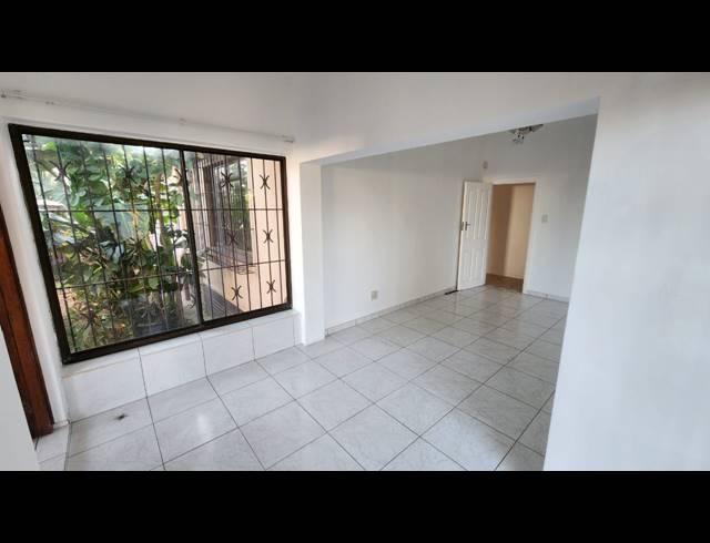 6 BEDROOM HOUSE FOR SALE IN UVONGO